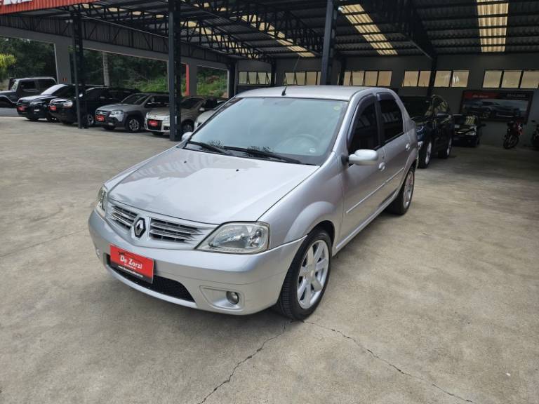 RENAULT - LOGAN - 2008/2009 - Prata - R$ 30.000,00
