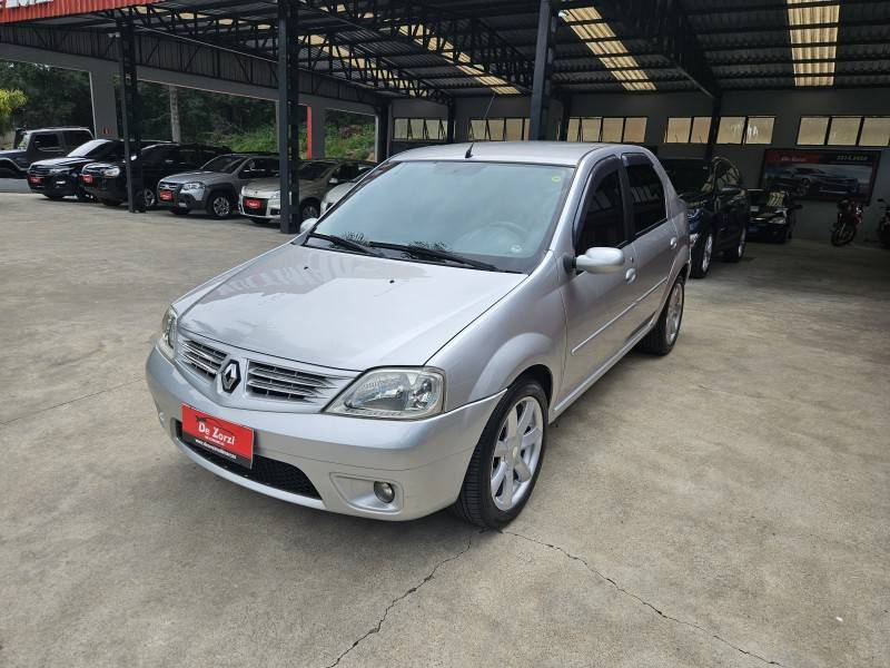 RENAULT - LOGAN - 2008/2009 - Prata - R$ 30.000,00