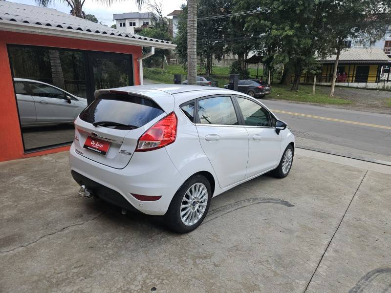 FORD - FIESTA - 2014/2014 - Branca - R$ 42.900,00